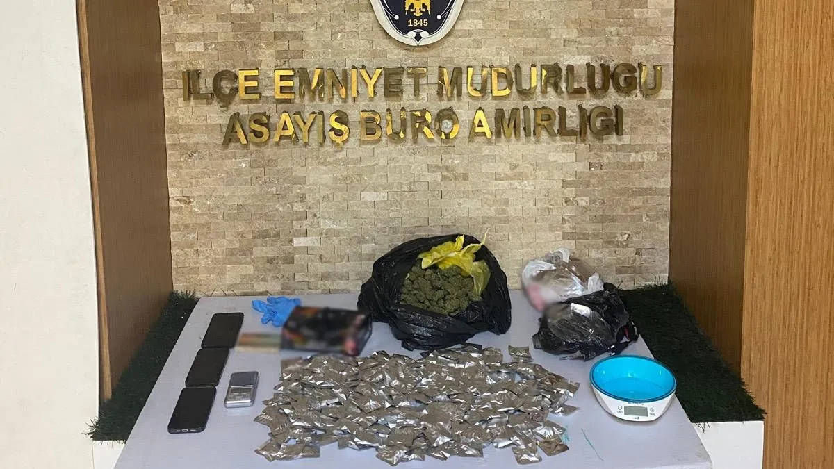 Kağıthane'de zehir tacirlerine geçit yok: 2 kilograma yakın uyuşturucuyla yakaladılar