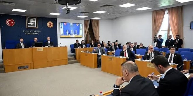 En düşük emekli aylığına zam düzenlemesi Komisyon'da