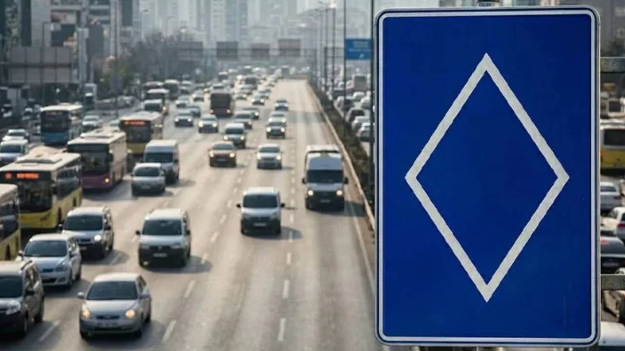 Trafikte yeni dönem! Bu tabelanın olduğu şeride girene binlerce lira ceza! Kaçış yok: Denetimlerde yapay zeka kullanılacak
