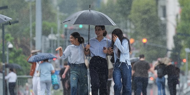 İstanbul'da etkili olan sağanak hayatı olumsuz etkiledi