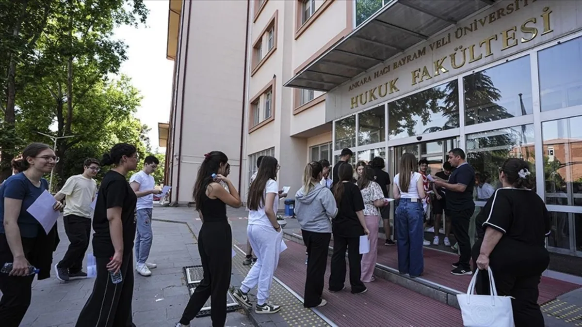 YKS heyecanı Türkiye'yi sardı! Kapıda dram, sınıflarda umut | AK Parti YKS mesaisinde