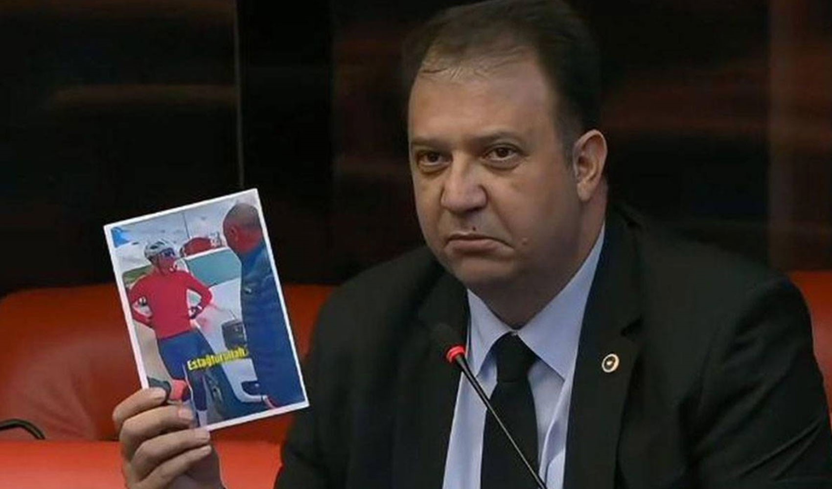 Görevden alınan valiyi taytı üzerinden hedef gösteren CHP’li vekile, partisinden tepki: Anlamakta zorluk çekiyorum