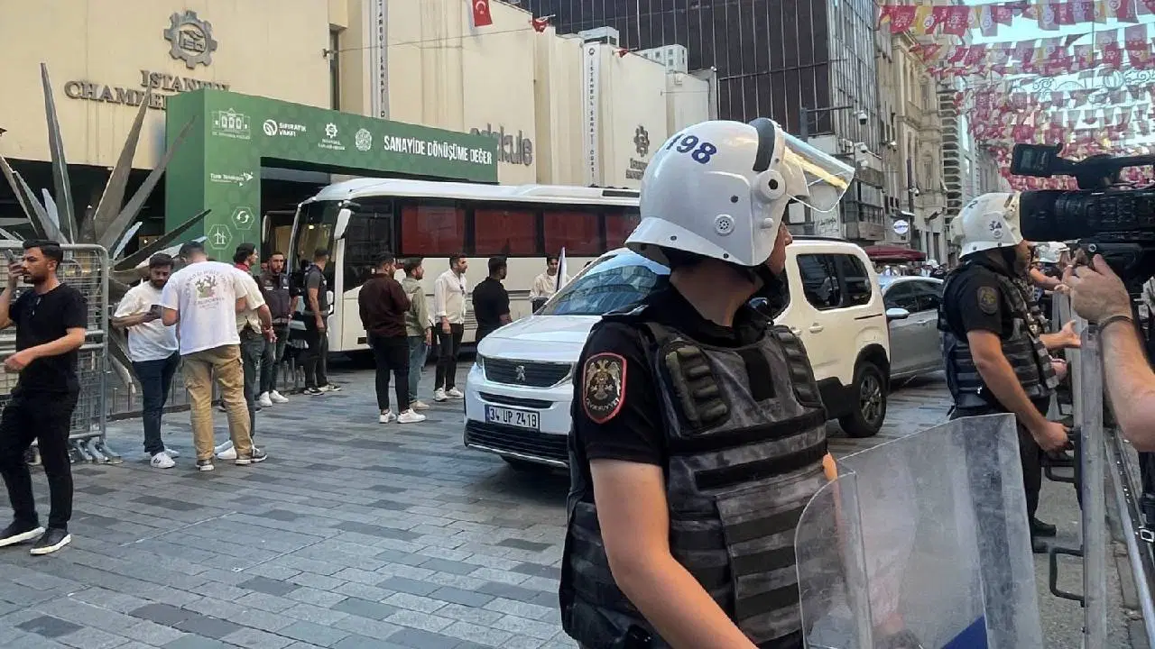 Öğretmenlerin Taksim eylemine polis müdahalesi: Gözaltılar var