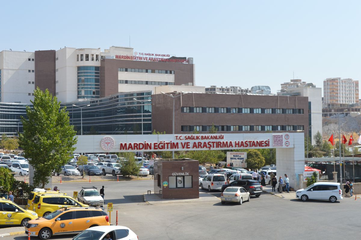 Damda uyurken yorgun merminin isabet ettiği Asmin, Diyarbakır'a sevk edildi