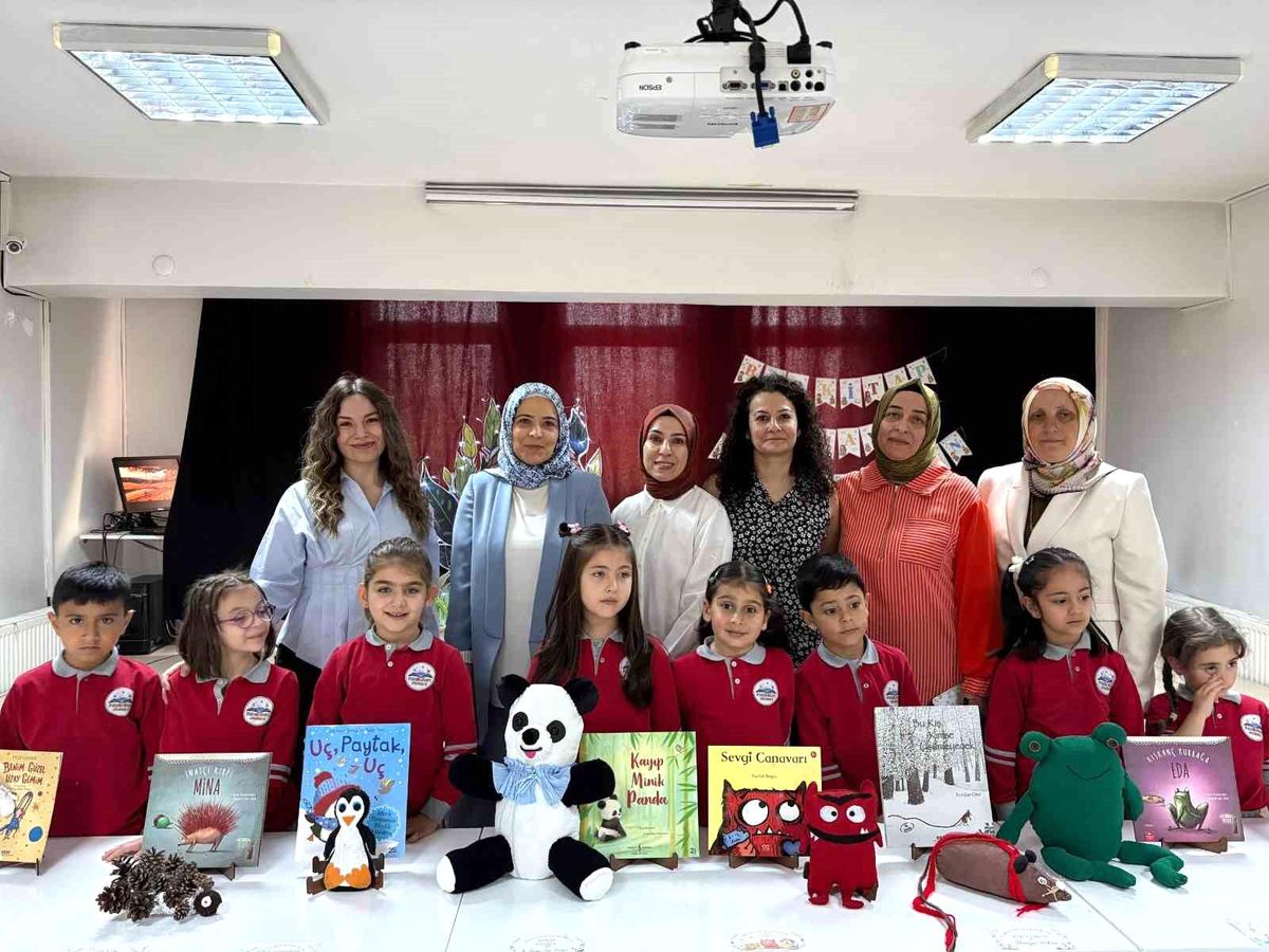 Miniklerin hayal dünyası sergiye dönüştü