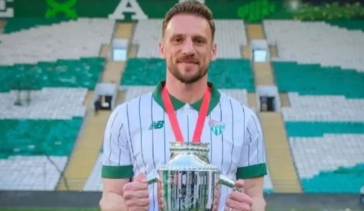Bursaspor'dan bir imza daha! Anıl Atağ’ın sözleşmesi uzatıldı...