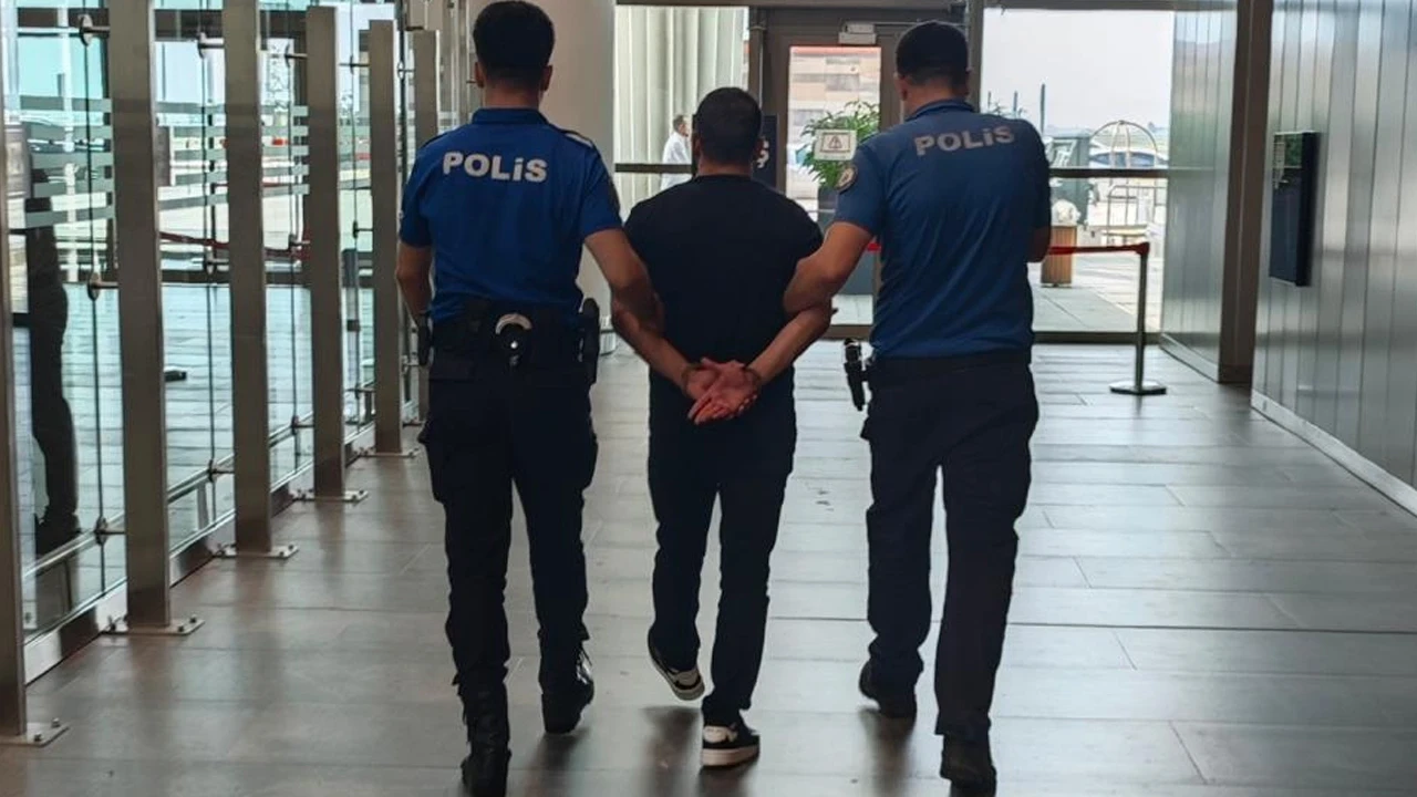 Firari hükümlü kaçamadı: 13 yıl cezası olan şahıs Çukurova Uluslararası Havalimanı’nda yakalandı