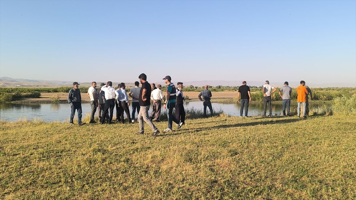 Muş'ta nehre düşen çocuk için arama çalışması başlatıldı