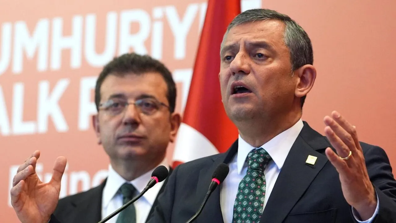 CHP'de dikkat çeken değişim: Özel ve İmamoğlu takipten çıkarıldı