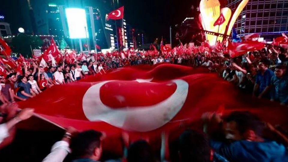 15 Temmuz Resmi Tatil Mi, Hangi Güne Denk Geliyor? 2026 Resmi Tatiller
