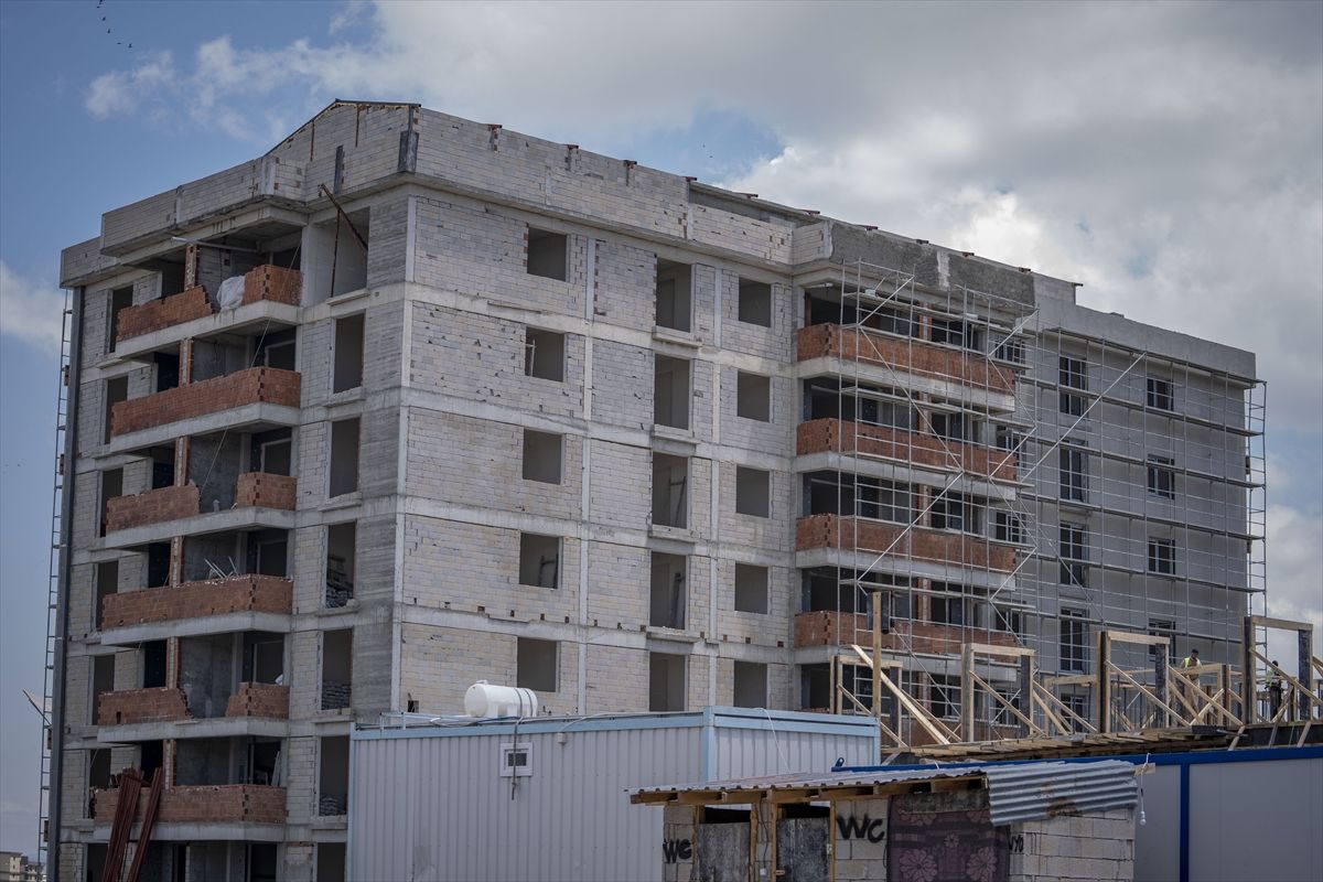 Erzurum'da inşaatın 7. katından düşen işçi ağır yaralandı