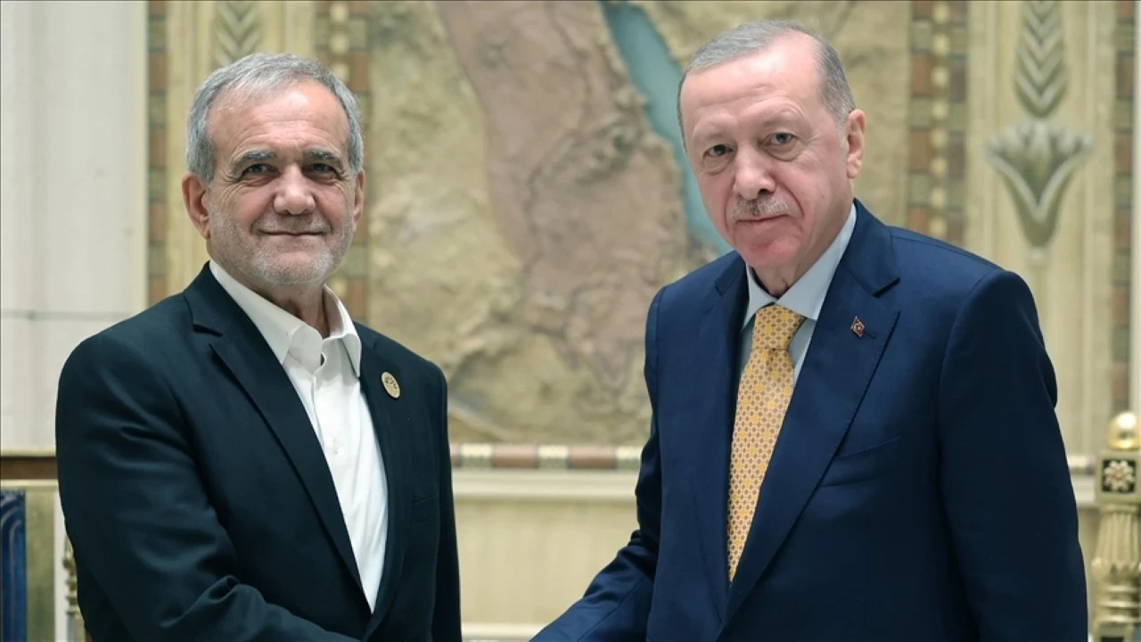 Erdoğan, Pezeşkiyan ile görüştü