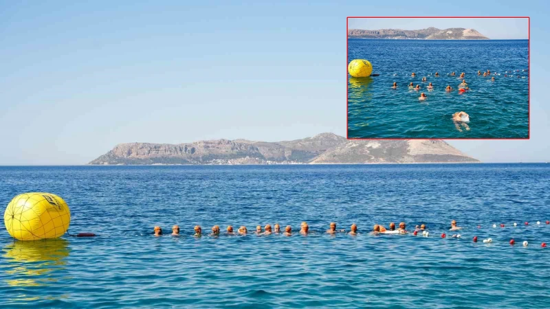 Meis-Kaş Yüzme Maratonu’nda sporcular dostluk için kulaç attı