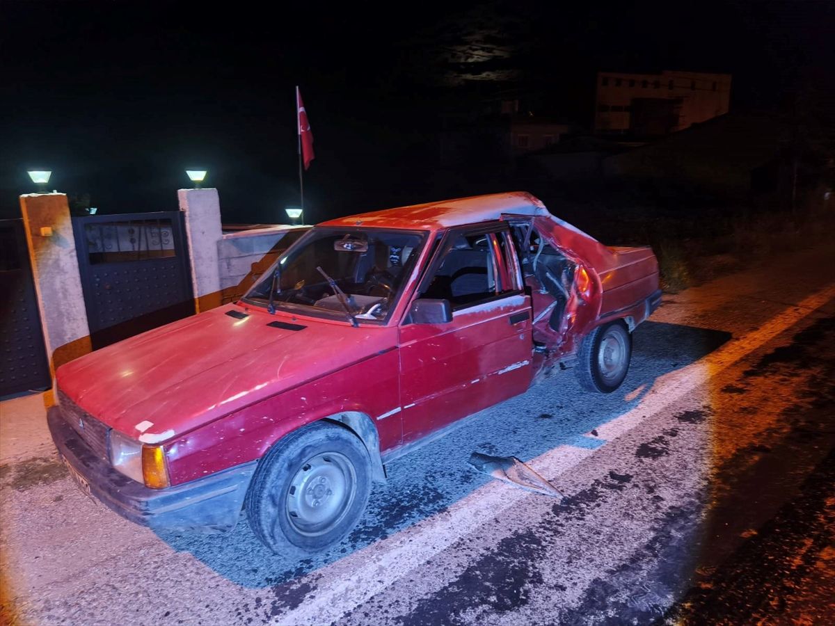 Afyonkarahisar'da otomobille motosikletin çarpıştığı kazada 1 kişi öldü, 1 kişi yaralandı