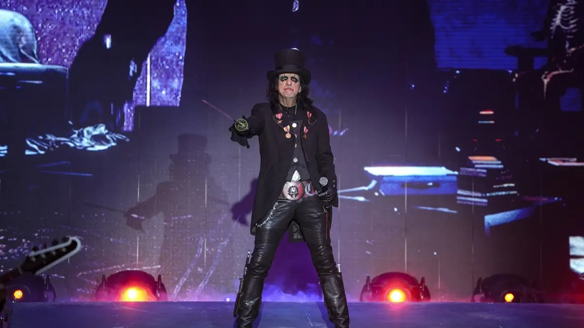 Rock müziğin öncü ismi... Alice Cooper İstanbul'da sahneye çıktı!