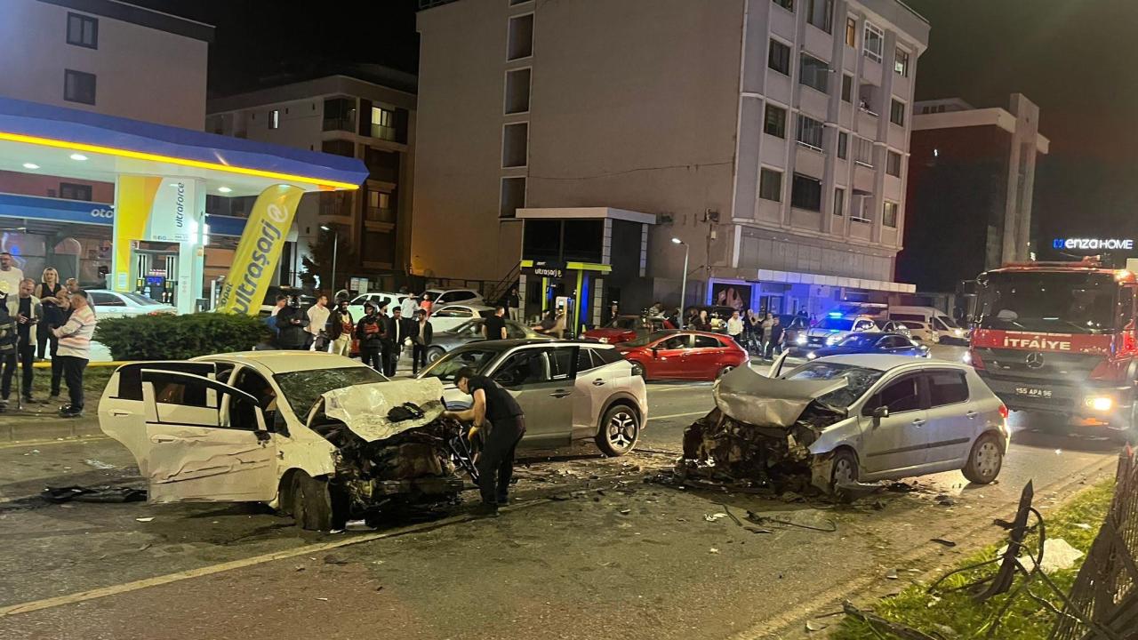 Samsun’da 3 aracın karıştığı kazada 5 kişi yaralandı