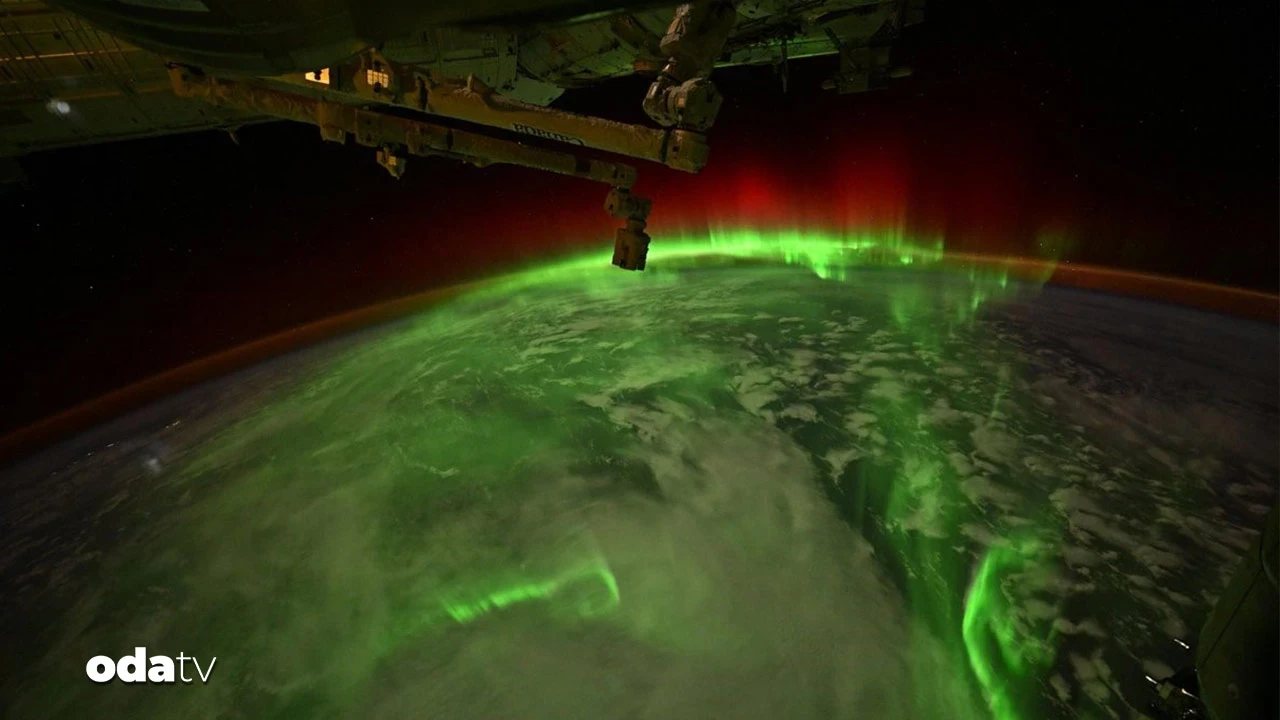 NASA astronotu çekti: Kutup ışıkları adeta şov yaptı