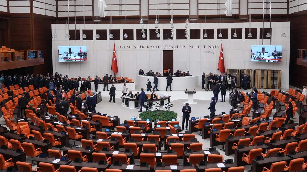 Meclis'te transfer hareketliliği! AK Parti 277 sandalyeye ulaştı