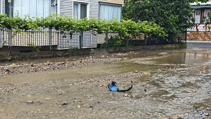 Ordu'da hayat durdu! Sağanak nedeniyle dakikalar içinde sokaklar göle döndü