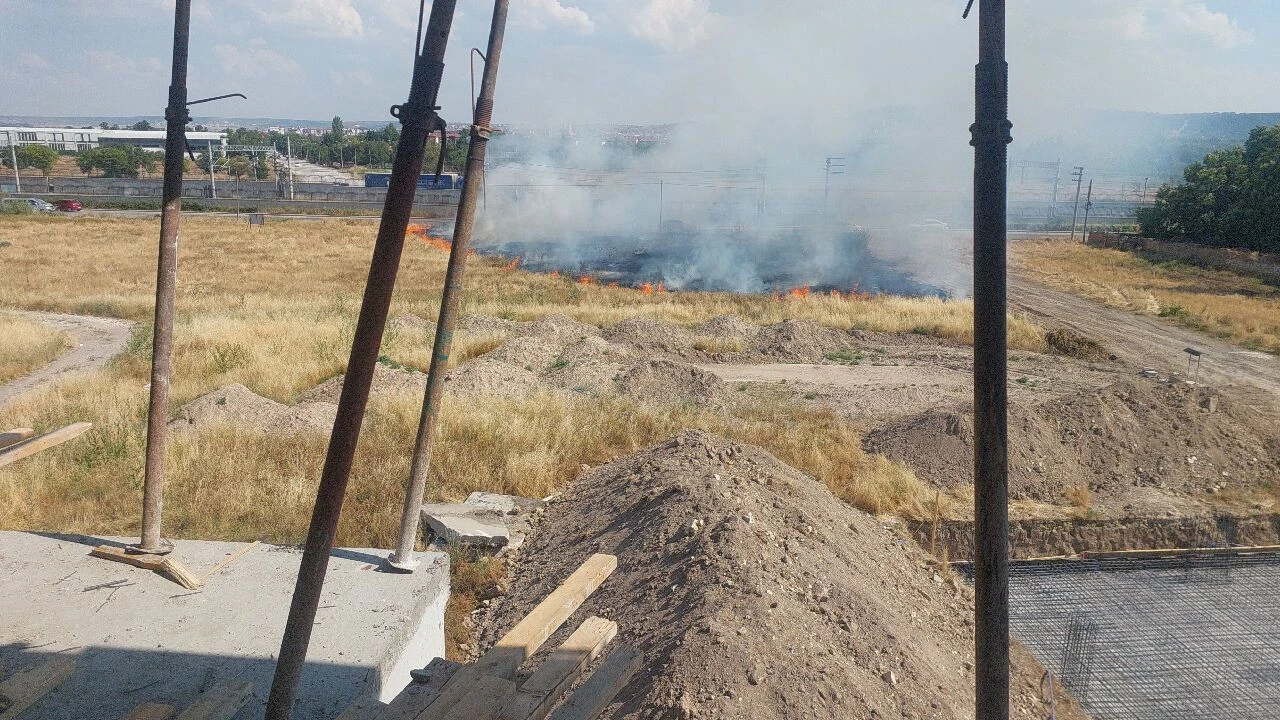 YHT hattına metreler kala çıkan yangın paniğe neden oldu