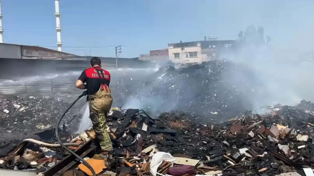 İzmir'de çöp dökülen alanda yangın paniği