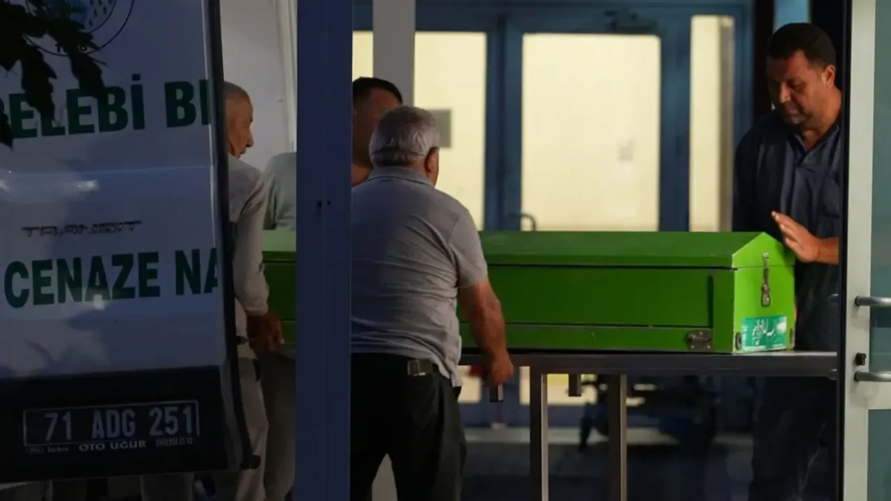 Kayıp ihbarı dehşeti ortaya çıkardı: Babasını parçalayıp tuvalete gömmüş