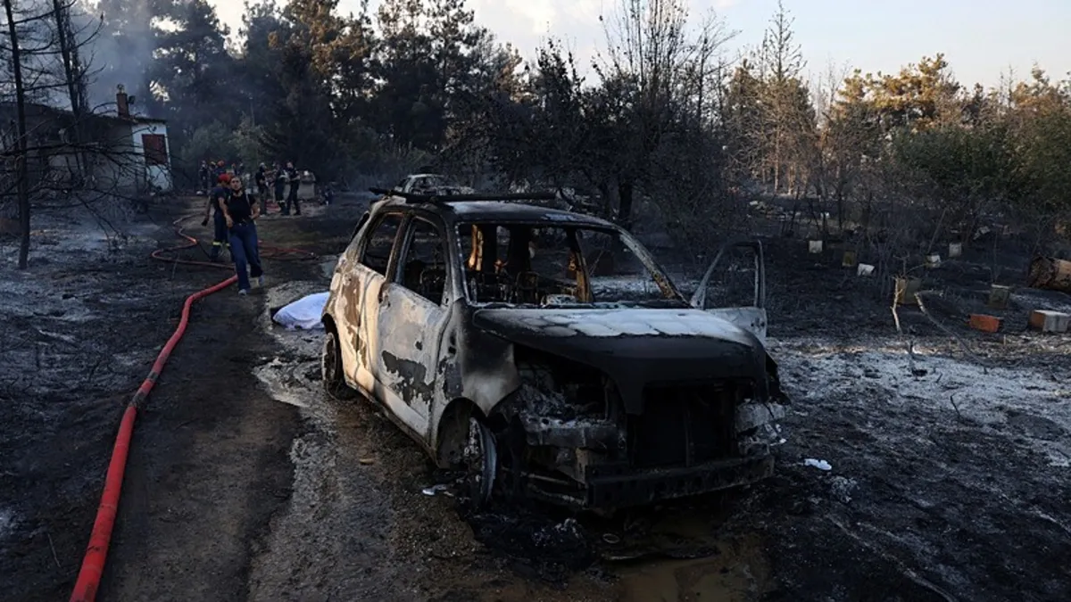 Yunanistan'da son 24 saatte 60 yangın çıktı