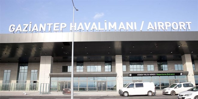 Gaziantep Havalimanı'na iniş yapan yolcu uçağının lastiği patladı