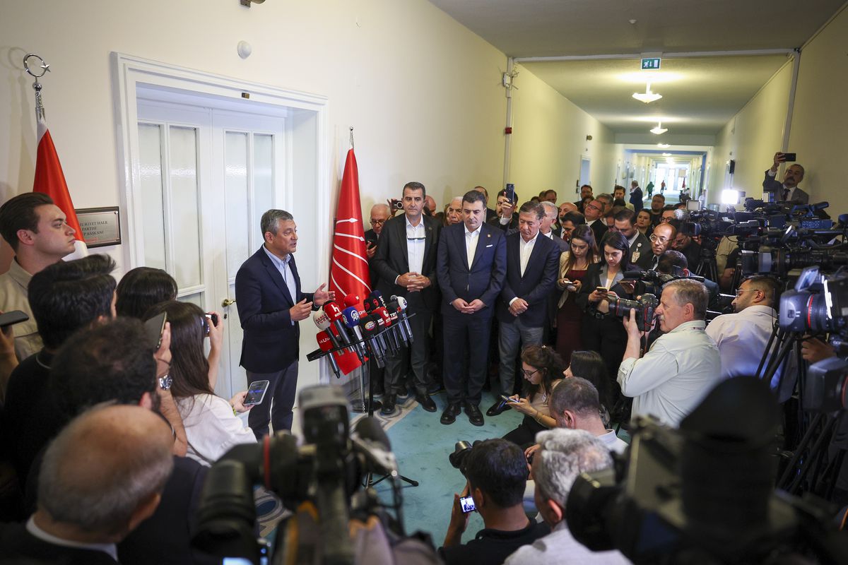 Özgür Özel: 'Yarın Grup Toplantımızı Yapacağız, Kürsüyü Atanmış Birine Bırakmamız Mümkün Değil'