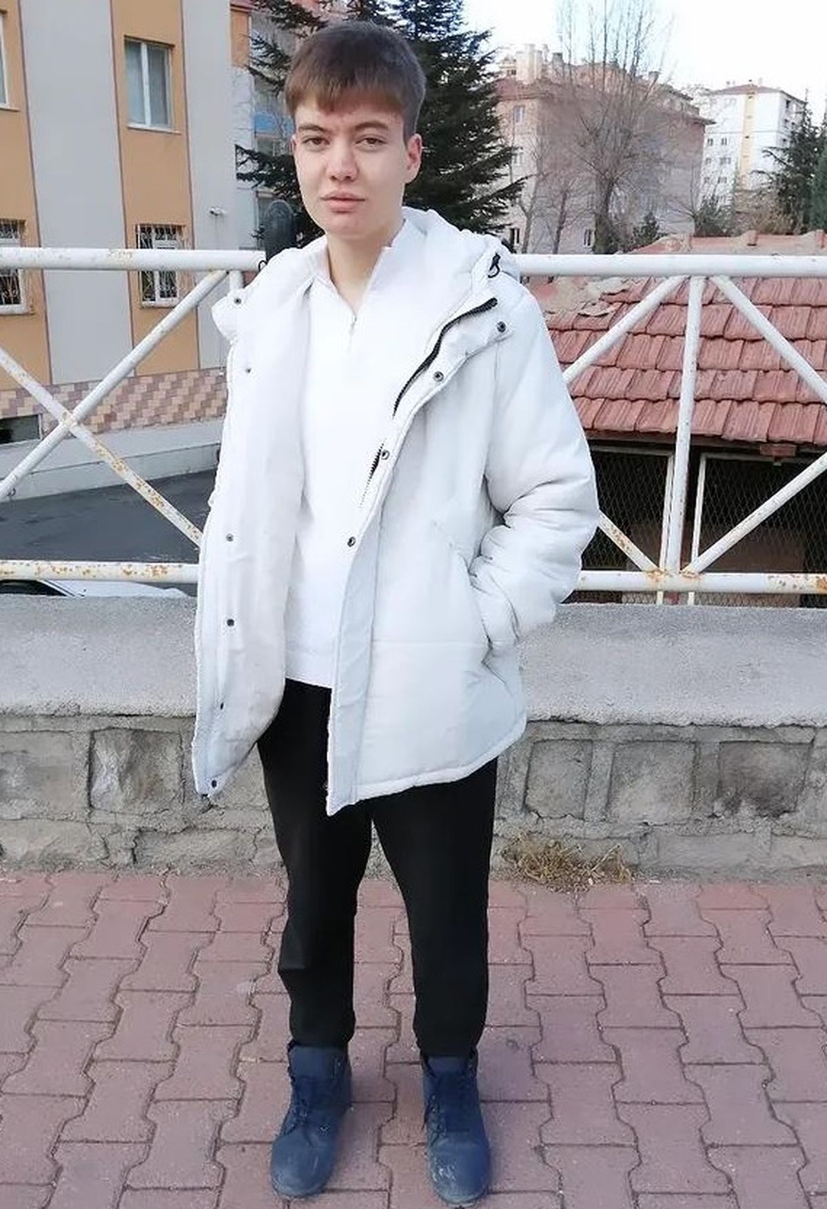 Kayseri'de bıçaklanarak öldürülen Alper, toprağa verildi