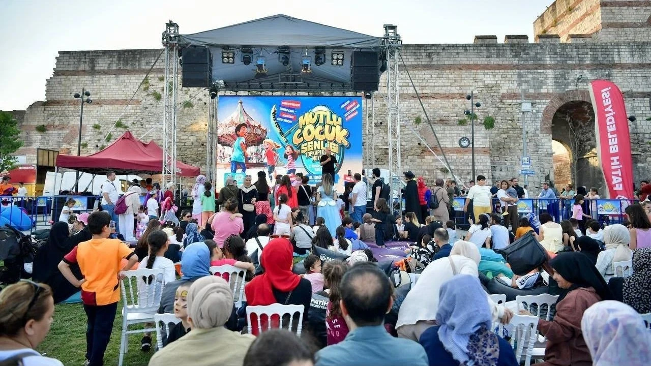 Fatih'te “Mutlu Çocuk Şenliği” başladı: Topkapı Kaleiçi'nde renkli anlar
