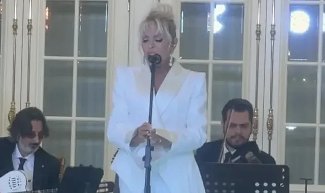 Ajda Pekkan, Emine Erdoğan'ın lider eşlerini ağırladığı yemekte sahne aldı