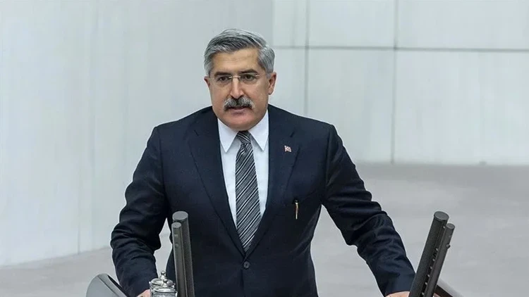 AK Partili Hüseyin Yayman'dan Özgür Özel'in yabancı bir gazetedeki yazısına tepki