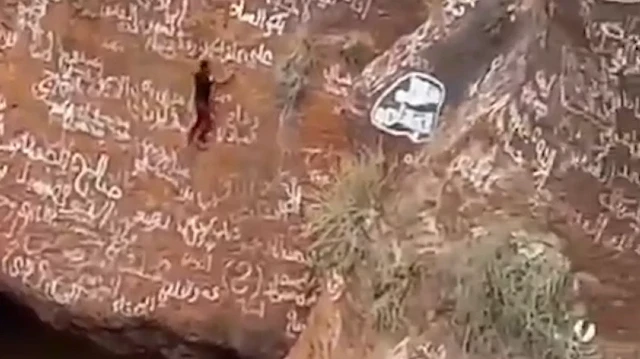 Yemen'in 'Örümcek Adamı' olarak bilinen ünlü tırmanıcı gösteri yaptığı volkan kraterine düştü