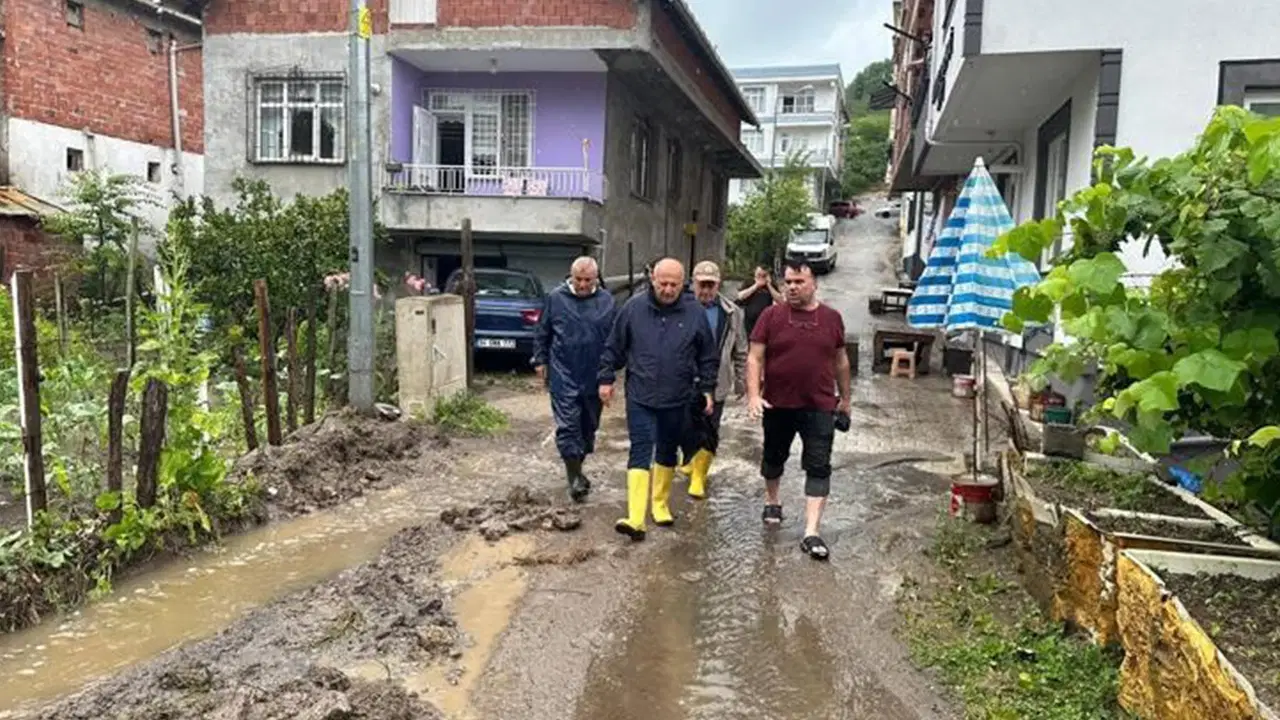 Ordu'da şiddetli sağanak: Ev ve iş yerlerini su bastı