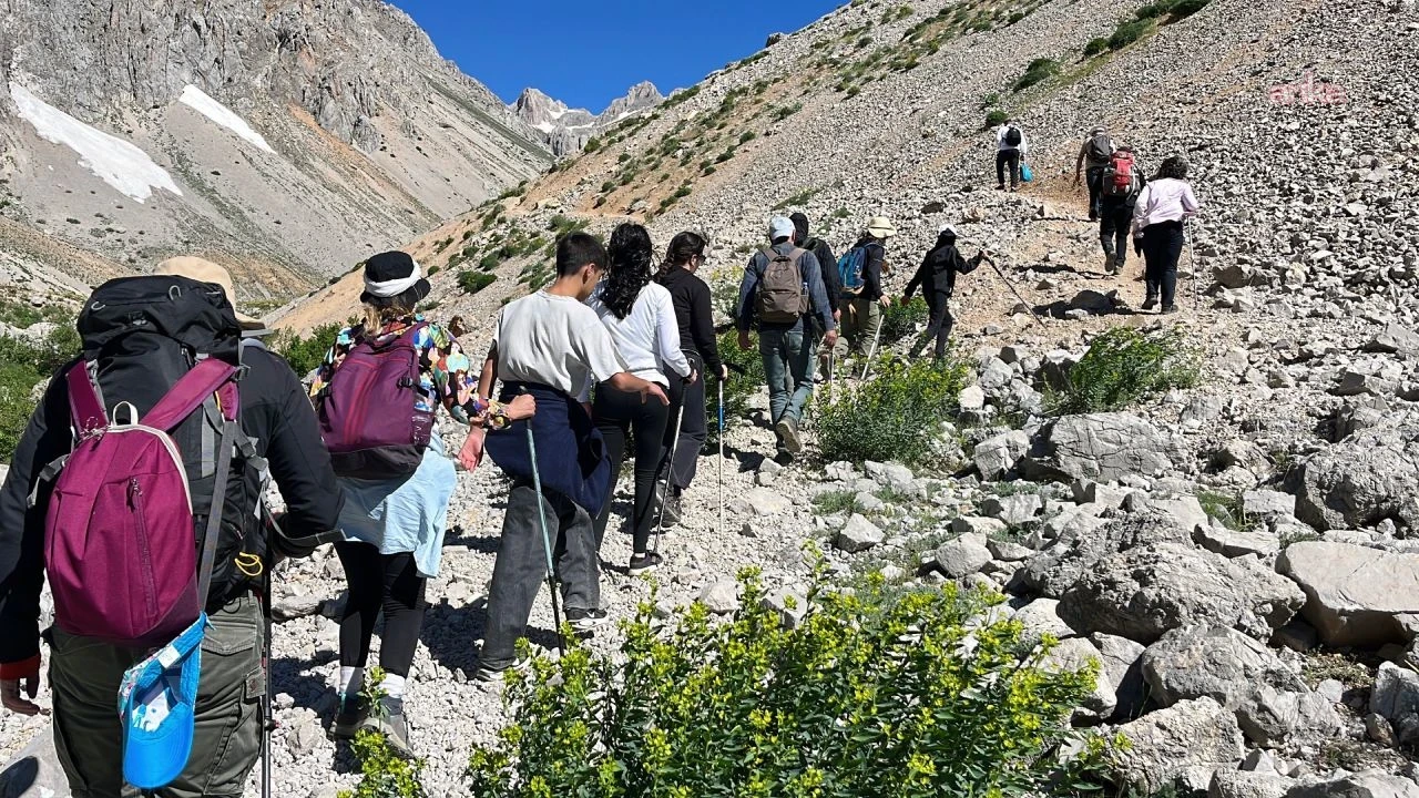 Tunceli'nin saklı cenneti ziyaretçi akınına uğruyor: Kırk Merdiven Şelalesi büyülüyor