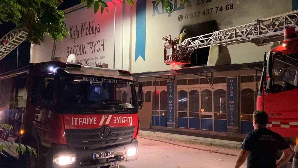Mobilya fabrikasında korkutan yangın