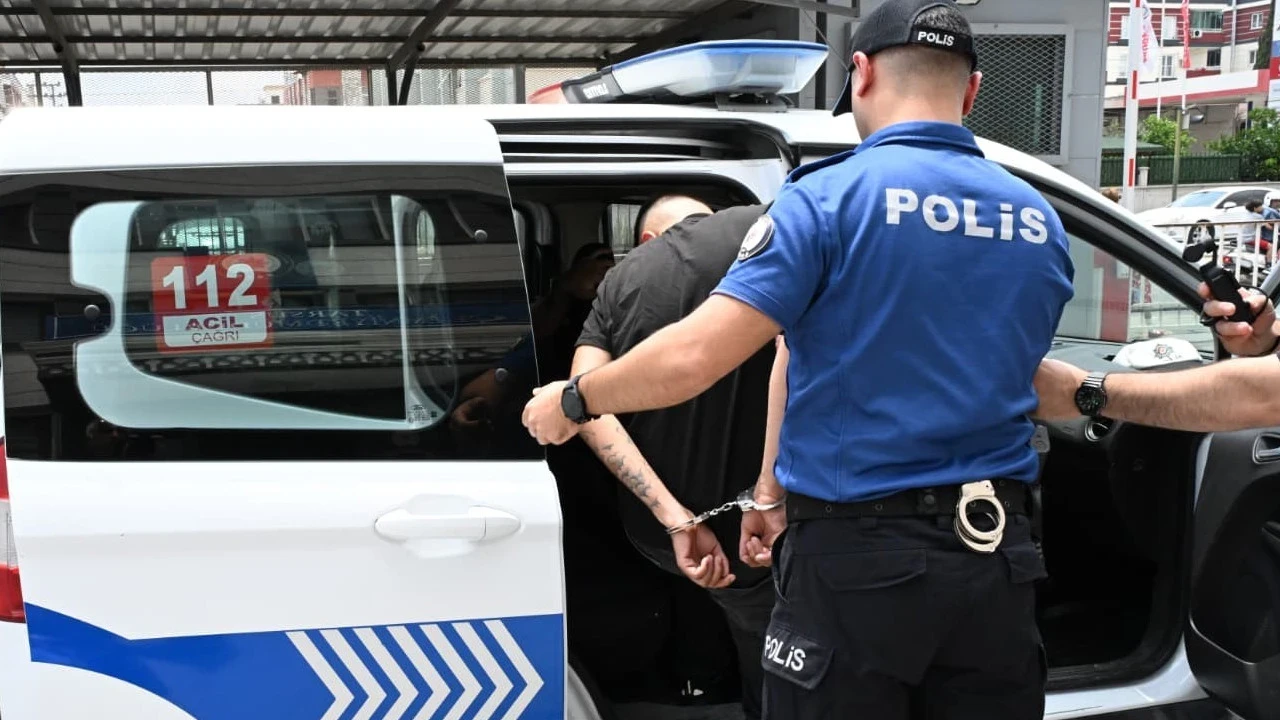 İnterpol her yerde arıyordu: Mersin polisi pasaportta yakaladı