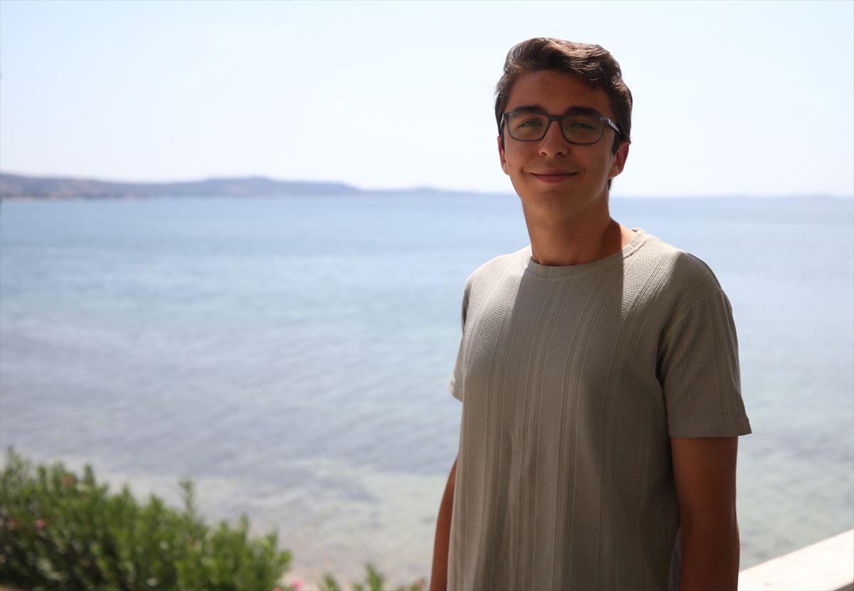 TÜBİTAK Fen Lisesi öğrencisi Deniz Tepe YKS'de büyük başarı