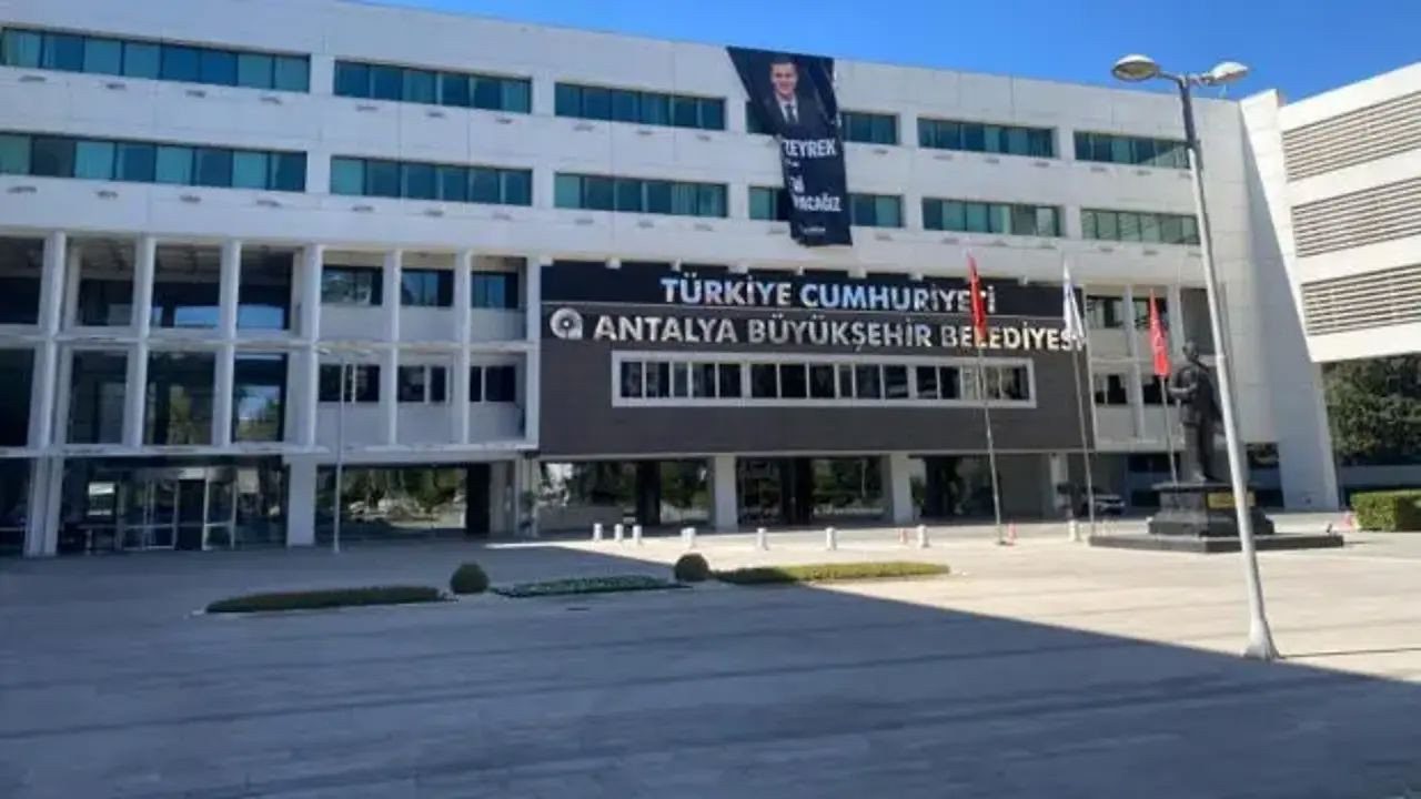 Antalya Büyükşehir Belediyesi soruşturmasında 2 tutuklama