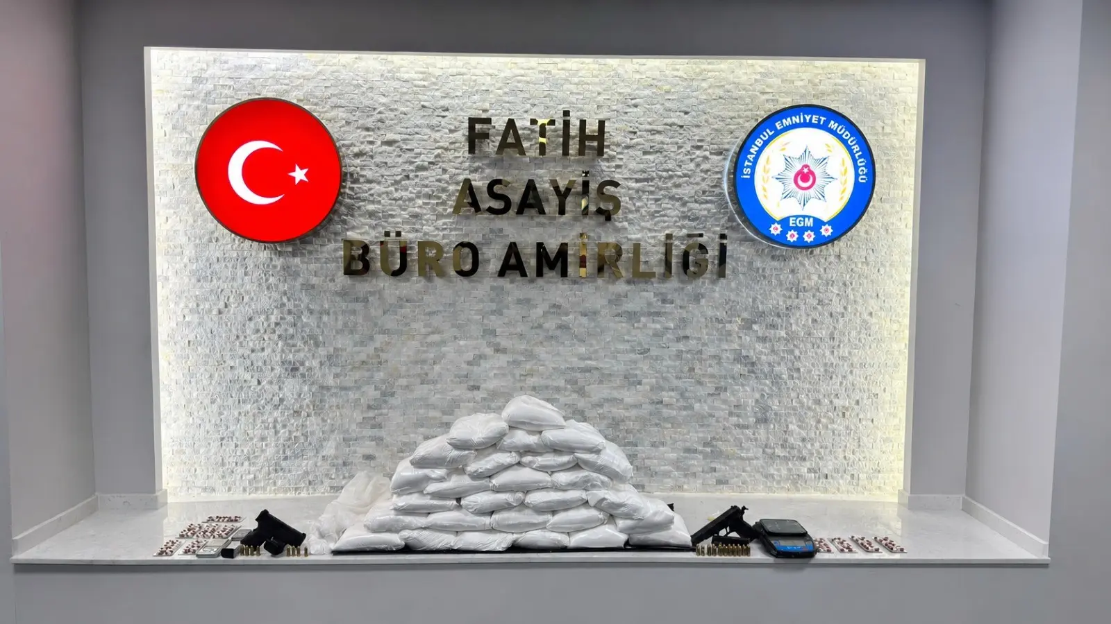 Fatih'te uyuşturucu operasyonu: Onlarca kilo kokain ele geçirildi
