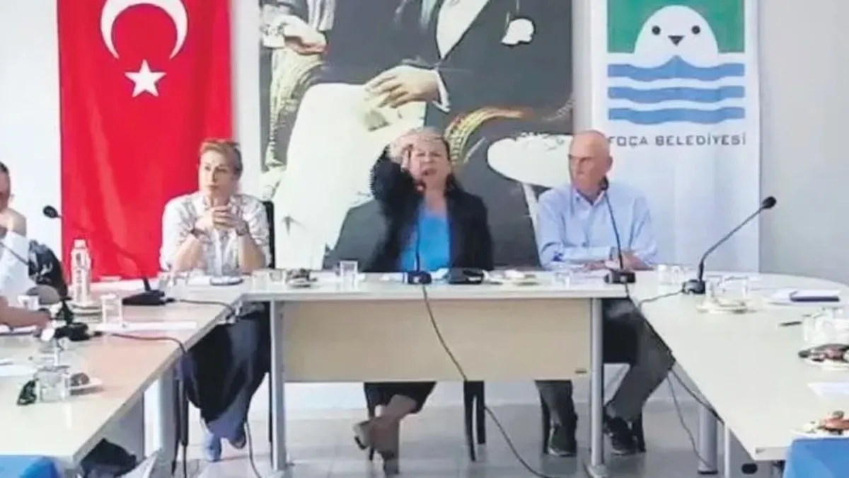 CHP’li Foça Belediye Başkanı Saniye Bora Fıçı'dan eleştiriye sansür!