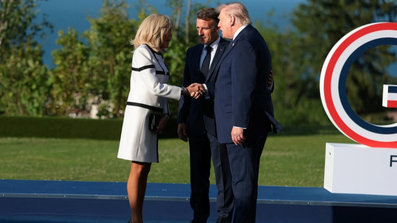 Trump'ın Brigitte Macron'a yaptığı hareket gündem oldu