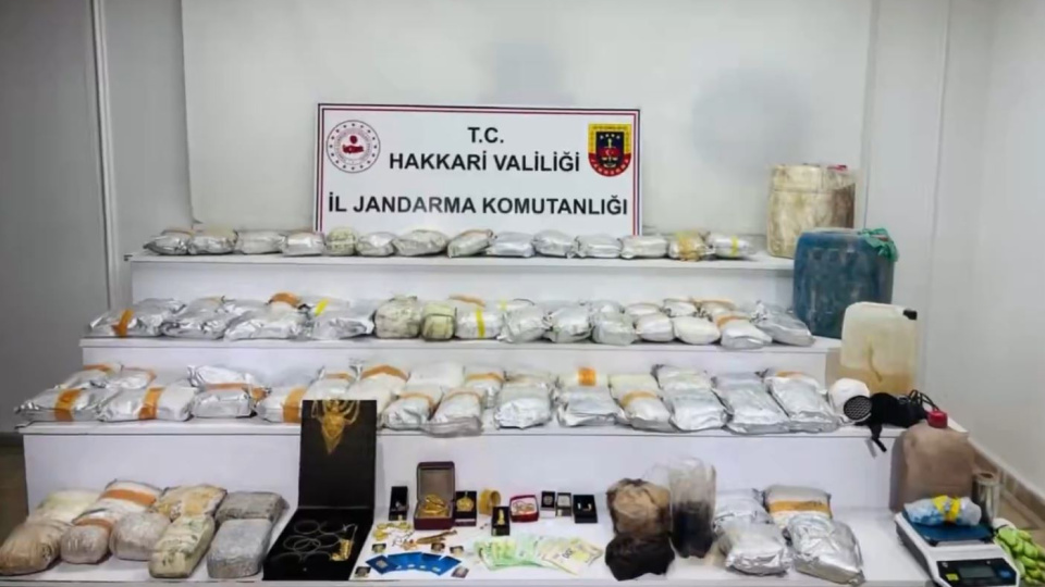 Bakanlık açıkladı! Hakkari'de İHA destekli uyuşturucu operasyonlarında 4 şüpheli tutuklandı