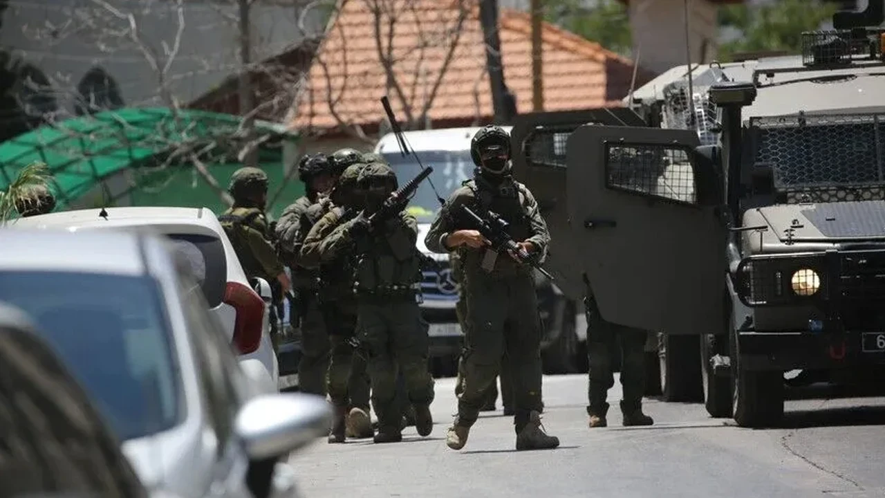 İsrail Ordusu Batı Şeria’da insani yardım derneğini kapattı