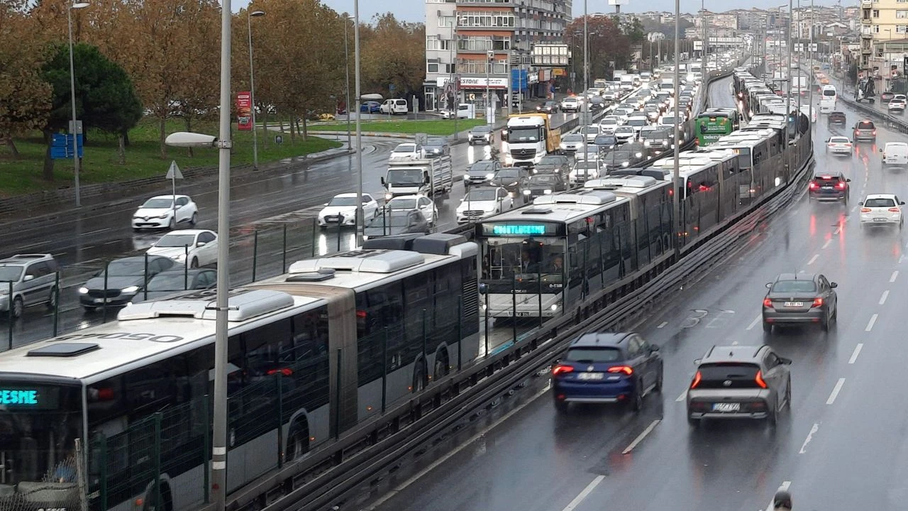 15 Temmuz'da hangi metrobüs durakları kapalı? Ne zaman açılacak?
