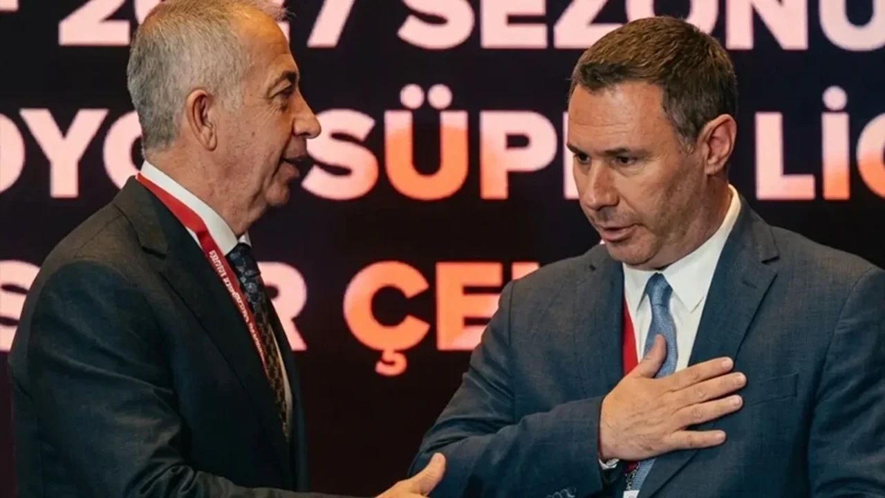 Süper Lig fikstür çekimine el sıkışma krizi damga vurdu