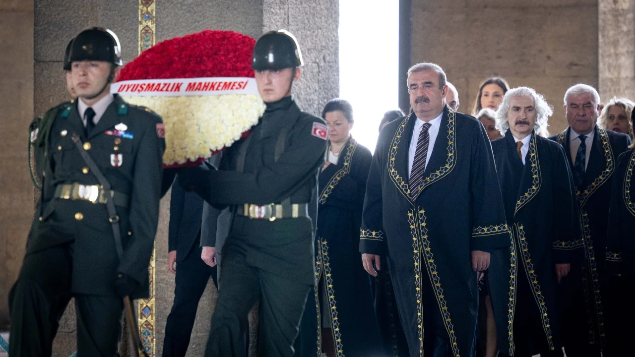 Uyuşmazlık Mahkemesi Anıtkabir'i ziyaret etti