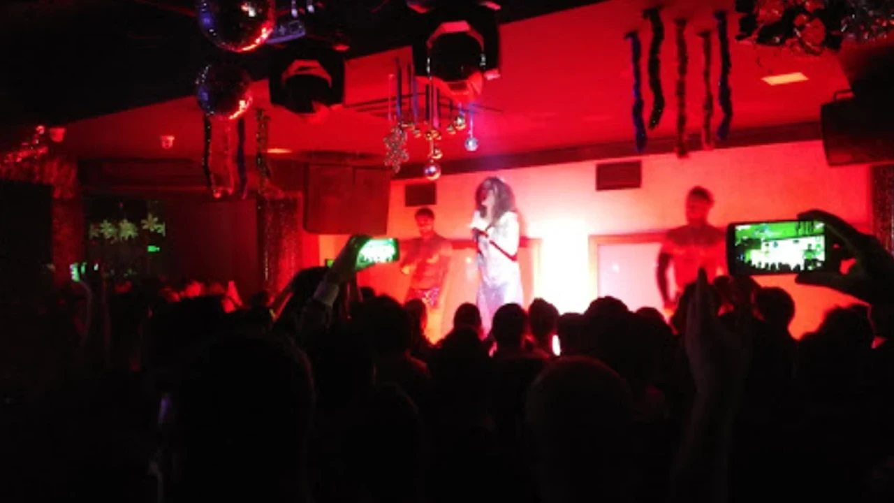 Beyoğlu'ndaki Ünlü Bar 'Tek Yön' Valilik Talimatıyla Kapatıldı