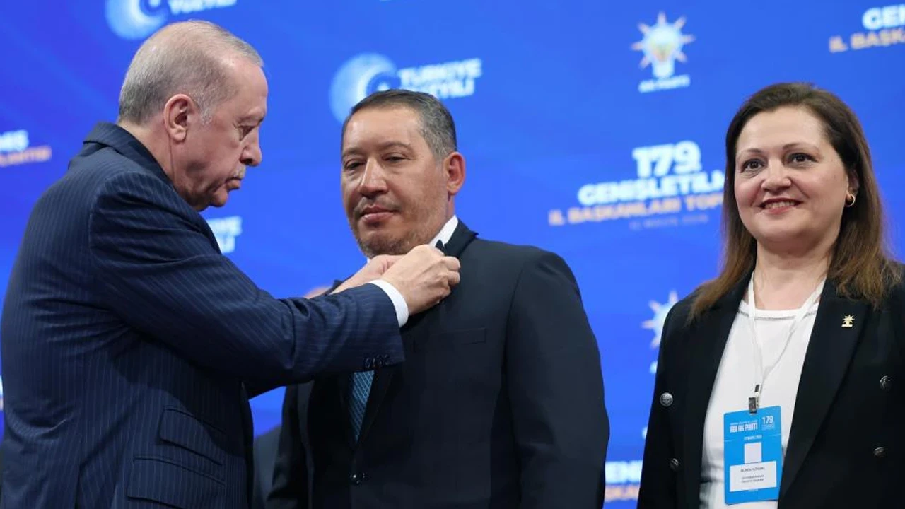 CHP'den AK Parti'ye geçen belediye başkanına neşterli saldırı girişimi